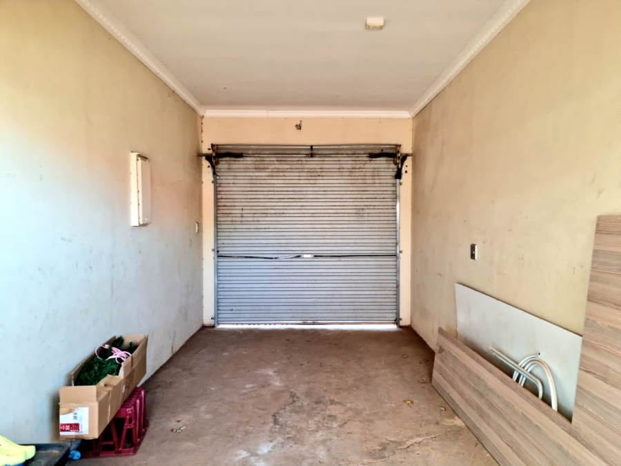 3 Bedroom Property for Sale in Tlhageng Northern Cape